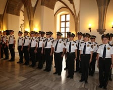 <h2><strong>Praca w Straży Miejskiej we Wrocławiu: rekrutacja</strong></h2>
<p>Straż Miejska Wrocławia rekrutują cały czas. Waldemar Forysiak, zastępca Komendanta Straży Miejskiej we Wrocławiu wylicza, że w styczniu, podczas pierwszego w tym roku naboru złożyło oferty prawie 30 os&oacute;b, 14 zakwalifikowano na test sprawnościowy, a egzamin sprawnościowy zdało 8.</p>
<p>Pod koniec lutego 2023 r Straż Miejska (SM)ogłosi kolejny nab&oacute;r. Warto więc śledzić stronę internetową SM (także na Facebbooku), bo tam znajdą się najnowsze informacje w tej sprawie.</p>