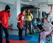 Warsztaty dla małych pacjentów  zorganizowane w ramach projektu "Supersprawni" fundacji Czerwone Noski