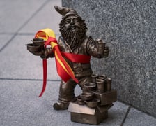 Odsłonięcie figurek dwóch krasnali - Wolontariusza i Uchodźczyni. Wrocław, 24.03.2023