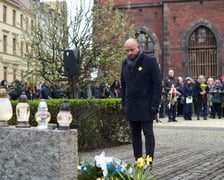 Uroczystość pod pomnikiem Bohaterów Getta we Wrocławiu w 80. rocznicę wybuchu powstania w getcie warszawskim