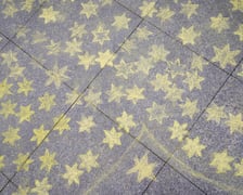 Uroczystość pod pomnikiem Bohaterów Getta we Wrocławiu w 80. rocznicę wybuchu powstania w getcie warszawskim