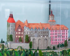 Kwietne kompozycje w terminalu Portu Lotniczego Wrocław