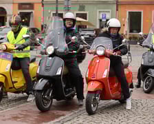 Zlot skuterów Vespa na placu Solnym we Wrocławiu