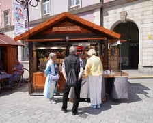 <p>Jarmark Świętojański w Rynku, stragany</p>