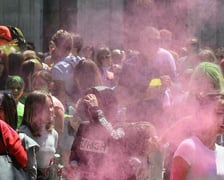 <p>Radosne i bardzo kolorowe święto Holi na Dworcu Świebodzkim.</p>