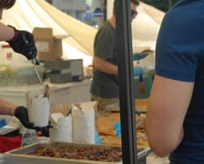 <p>Tłumy na Festiwalu Azjatyckim, Festiwalu Smak&oacute;w Świata i Festiwalu Piwa, Wina i Trunk&oacute;w Rzemieślniczych na placu Nowy Targ</p>