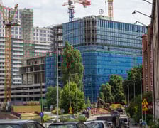 Trwająca budowa biurowców i budynków mieszkalnych w kompleksie Quorum