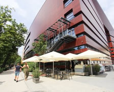Ogródek kawiarniany przy Narodowym Forum Muzyki