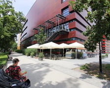 Ogródek kawiarniany przy Narodowym Forum Muzyki