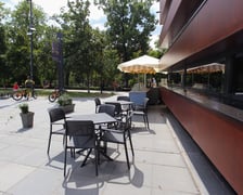 Ogródek kawiarniany przy Narodowym Forum Muzyki