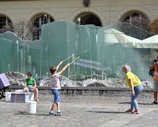 Nawet ponad 30-stopniowe upały nie zmniejszają atrakcyjności wrocławskiego Rynku. Jak zwykle tętni życiem.