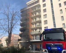 <p>Pożar elewacji kamienicy na rogu ulic Pułaskiego i Komuny Paryskiej</p>