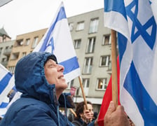 Naczelny rabin Polski przyjechał do Wrocławia, aby spotkać się z młodzieżą pod zniszczoną niedawno Chanukiją