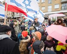 Naczelny rabin Polski przyjechał do Wrocławia, aby spotkać się z młodzieżą pod zniszczoną niedawno Chanukiją