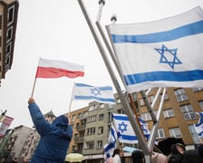 Naczelny rabin Polski przyjechał do Wrocławia, aby spotkać się z młodzieżą pod zniszczoną niedawno Chanukiją