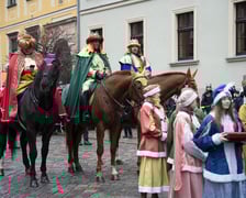 <p>Jacek G&oacute;ral jako kr&oacute;l Melchior (pierwszy z prawej)&nbsp;</p>