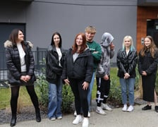Młodzi ludzie wychowani w pieczy zastępczej wprowadzili się do mieszkań na wrocławskim Szczepinie