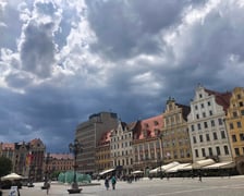 Ciemne chmury nad Rynkiem