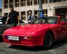 Rajd zabytkowych pojazdów i samochodów elektrycznych na Rynku we Wrocławiu