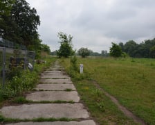Teren wydzierżawiony przez Wody Polskie prywatnej firmie na pole biwakowe, Bartoszowice