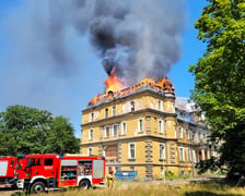 Pożar pałacu w Jelczu-Laskowicach.