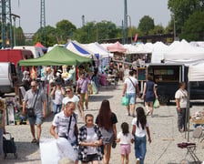 Plac na dworcu Świebodzkim w niedzielę handlową