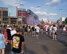 Godzina "W" we Wrocławiu. Ludzie zgromadzeni na pl. Dominikańskim