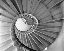 <p>Dworzec Gł&oacute;wny we Wrocławiu w latach 70. Schody w wieży dworca&nbsp;</p>