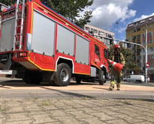 <p>Straż Pożarna neutralizowała substancje ropopochodne na jezdni kilku ulic we Wrocławiu</p>