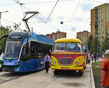 Fredruś, Jelcz-ogórek w wersji kabriolet, to jeden z symboli Wrocławia. Zdjęcie pochodzi z parady zabytkowych pojazdów zorganizowanej z okazji otwarcia trasy na Nowy Dwór  (wrzesień 2023 rok)