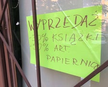 Zamknięta księgarnia DODO przy ul. Czarnieckiego 11C na osiedlu Szczepin we Wrocławiu