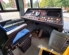 <p>Konstal 105, przyszły foodtram, jest już na terenie dawnej zajezdni tramwajowej Dąbie, w kt&oacute;rej mieści się Czasoprzestrzeń</p>
