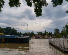 Statki i łodzie wrocławskiej żeglugi wycieczkowej na Odrze w okresie zagrożenia powodzią