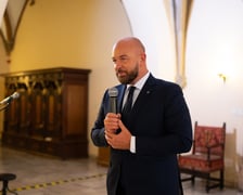 Prezydent Wrocławia Jacek Sutryk podczas uroczystości przyznania stypendiów artystycznych