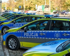 Flota dolnośląskiej policji powiększyła się o 12 pojazdów z napędem hybrydowym