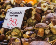 Stoiska z grzybami w Hali Targowej we Wrocławiu