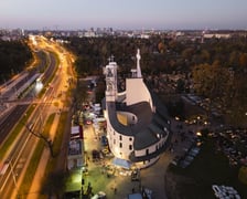 Cmentarz przy Bardziej, widok z góry, 1 listopada 2024