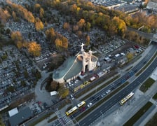 Cmentarz przy Bardziej, widok z góry, 1 listopada 2024