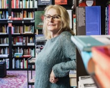 <p>Marta Hożewska, autorka książki Miejsce życzliwe. Rzecz o Targu pod Młynem Sułkowice</p>