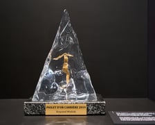<p>Wystawa Freedom Climbers w Centrum Historii Zajezdnia. Złoty czekan.</p>