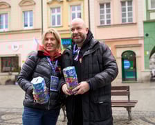Prezydent Wrocławia Jacek Sutryk kwestuje podczas WOŚP