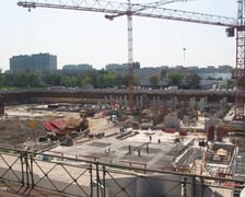 <p>Początek Arkad Wrocławskich - budowa na przestrzeni lat 2005-2007</p>