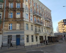 <p>Remont przy Wrocławczyka - kamienica numer 37 z odświeżoną elewacją frontową</p>