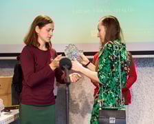 <p>Wręczenie nagr&oacute;d 6. edycji akcji &bdquo;W k&oacute;łko kręcę&rdquo; w Barbarze &ndash; laureatka II miejsca Anna Ł. (4 115 pkt, 926 km)</p>