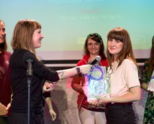 <p>Wręczenie nagr&oacute;d 6. edycji akcji &bdquo;W k&oacute;łko kręcę&rdquo; w Barbarze &ndash; laureatka I miejsca o pseudonimie Martucha (4 139 pkt, 906 km)</p>