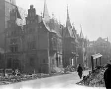 <p>Południowa strona Rynku 1945</p>