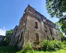 <p>Ruiny pałacu von Zedlitza w Czerńczycach, oddalonych ok. 25 km od Wrocławia</p>