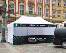 Budowa strefy Fan Festval na pl. Gołębim w rynku