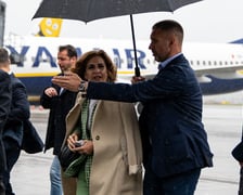 <p>Na mecz sevilskiego klubu Betis, w kt&oacute;rym o puchar Ligi Konferencji drużyna ta będzie walczyć z Chelsea, przyleciała wicepremier Hiszpanii - Carmen Calvo.</p>