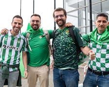 Na wrocławskim lotnisku lądują rzesze kibiców. Dziś mecz Ligii Konferencji, Betis walczy o puchar z Chelsea
